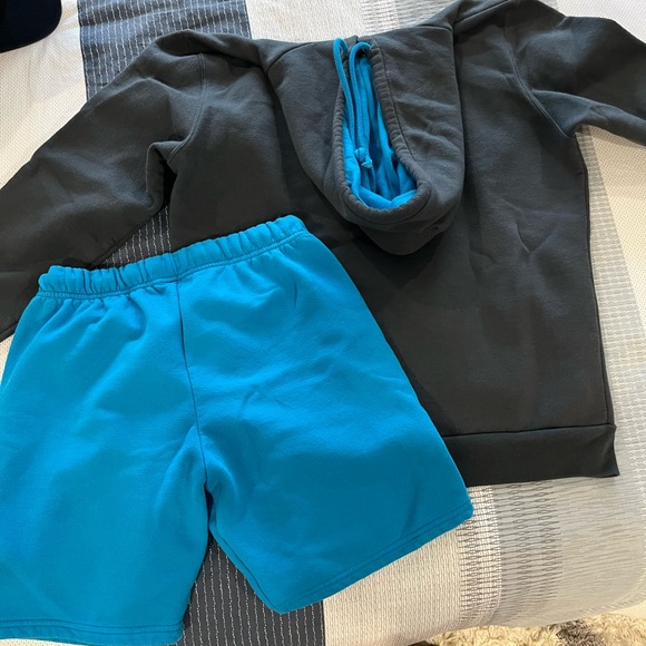 Sweatshirt and shorts set - Picture 4 of 4